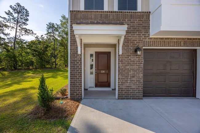 Building Photo - MODERN 3 BEDROOM IN LEXINGTON'S MURRAY VILLAGE