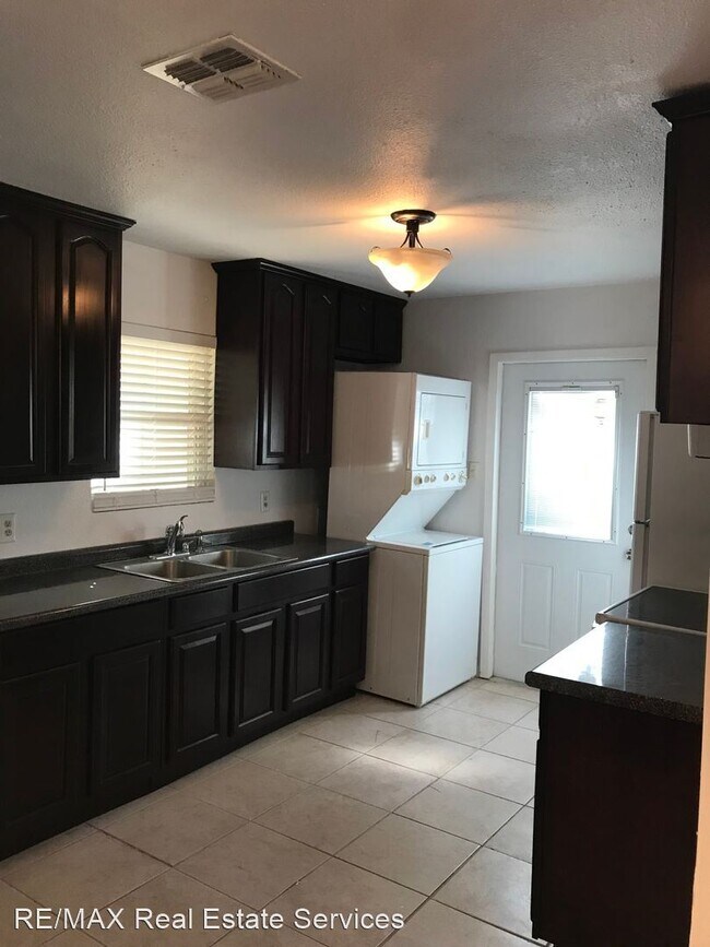 Building Photo - 2 br, 1 bath House - 3143 Fuller