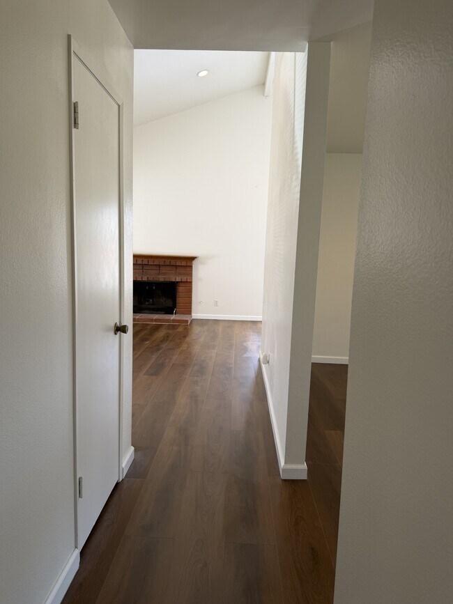 Foto del edificio - 44215 Hanstead Ave