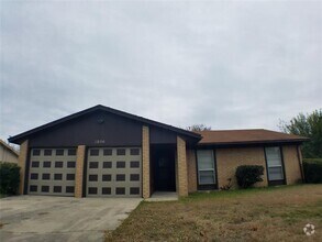 Building Photo - 1806 Stardust St