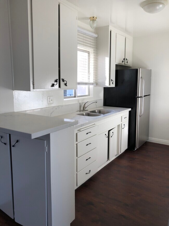 Cocina - 1401 N Kingsley Dr