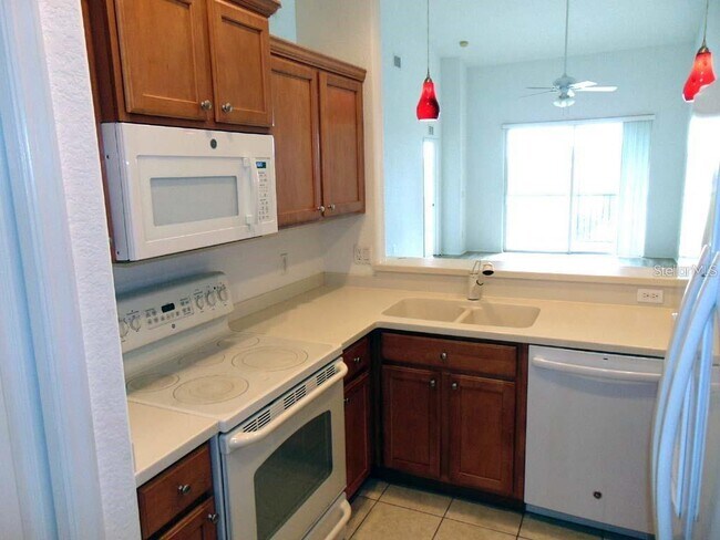 Building Photo - 819 Fairwaycove Ln