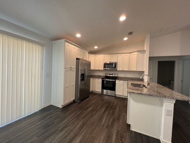 Building Photo - Fabulous 3 Bedroom, 2 Bathroom Home in Ock...