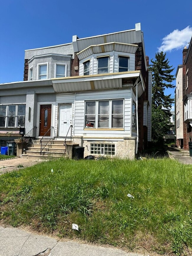 Building Photo - BRAND NEW 2 BEDROOM 1 BATH FIRST FLOOR APARTMENT