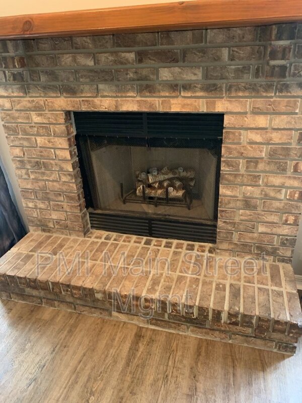 Foto del edificio - 1547 Spring Ridge Cir