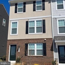 Building Photo - 327 Presidents Pointe Ave