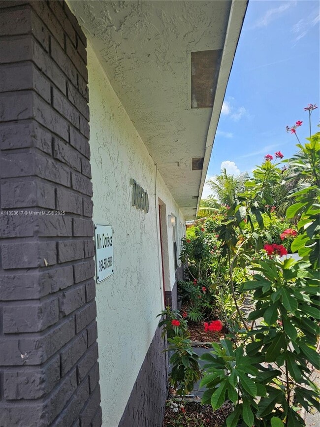 Building Photo - 7850 SW 10th Ct
