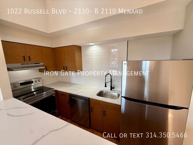 Foto del edificio - 1022 Russell Blvd