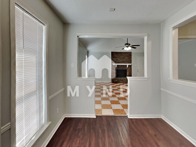 Foto del edificio - 5743 Woodbourne