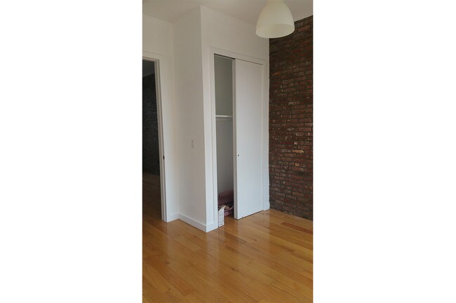 Foto del edificio - 457 Jefferson Ave