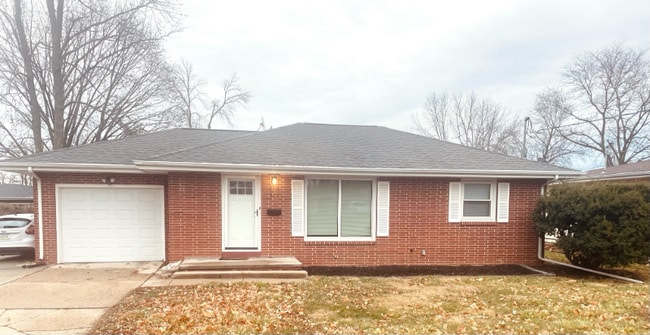 Building Photo - 525 SW Maple St
