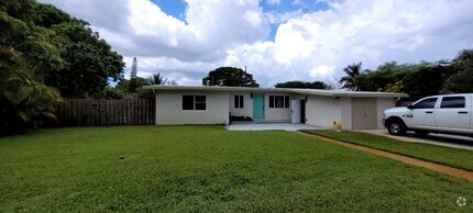 Building Photo - 4330 SW 10th St
