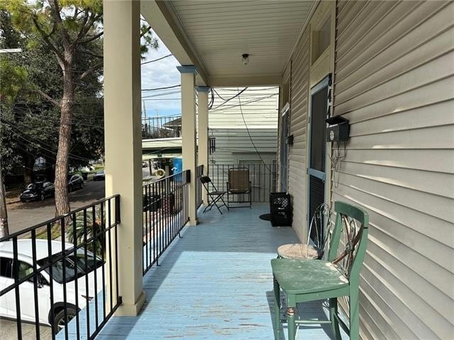 Building Photo - 844 1/2 Roosevelt Place Unit
