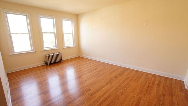 Building Photo - 2600 N Kimball Ave