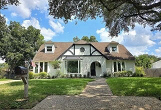 Building Photo - 1507 Village Green Ct