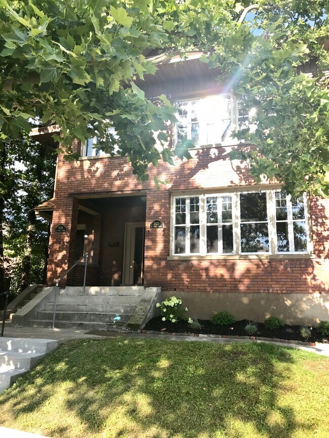 Building Photo - 2372 St James Ave