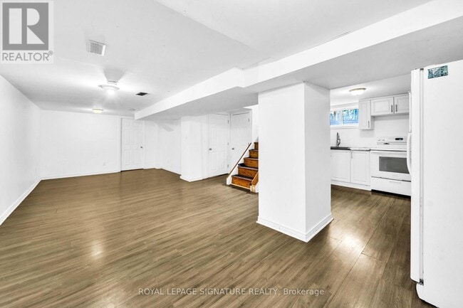 Building Photo - 43 Parkside Dr
