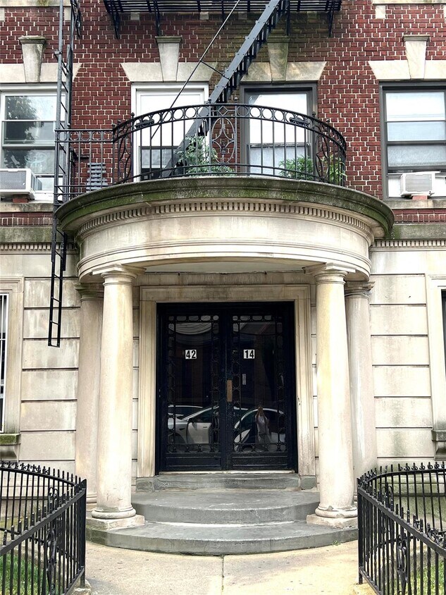 Foto principal - 42-14 Union St
