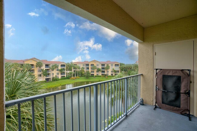 Building Photo - 100 Uno Lago Dr