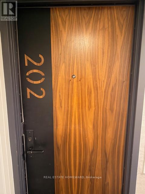 Photo du bâtiment - 1145 Logan Ave