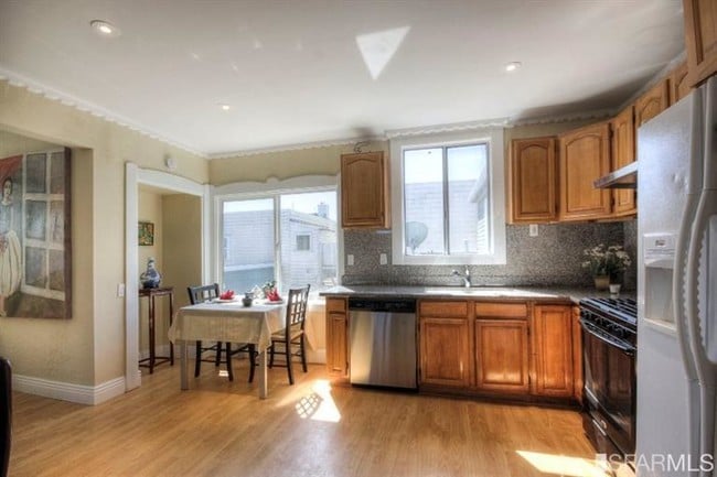 Building Photo - 5 bedroom in San Francisco CA 94112