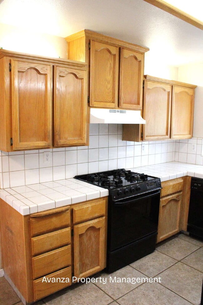 Building Photo - 4 Bedroom/2 Bath Home in Clovis  (Herndon and Armstrong)