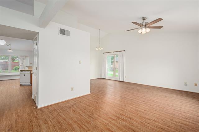 Foto del edificio - 557 Gillespie Dr
