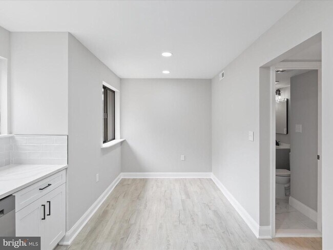 Building Photo - 15250 Lodge Terrace