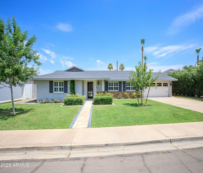 Building Photo - 4302 E Whitton Ave