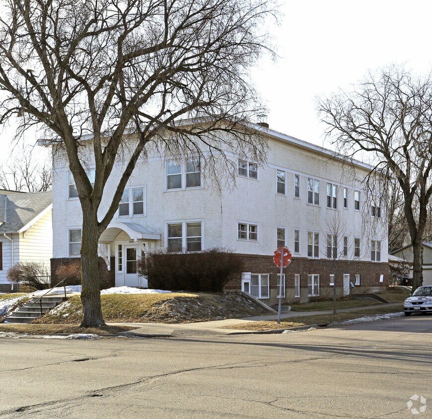 Primary Photo - 1516 Grand Ave
