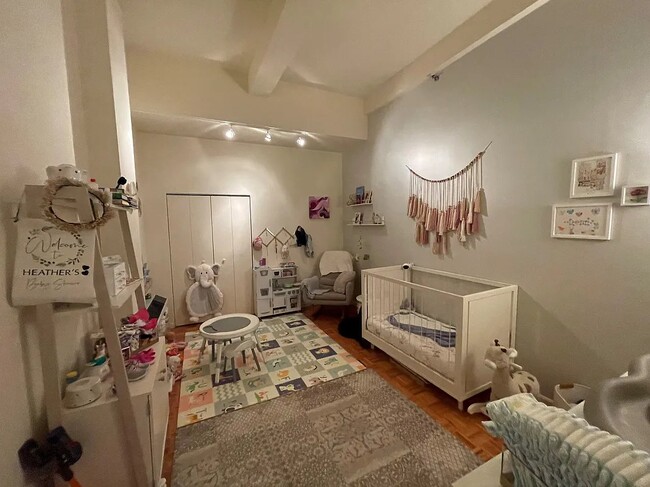 Building Photo - Convertible 2 Bedroom Now Available!!! Thi...