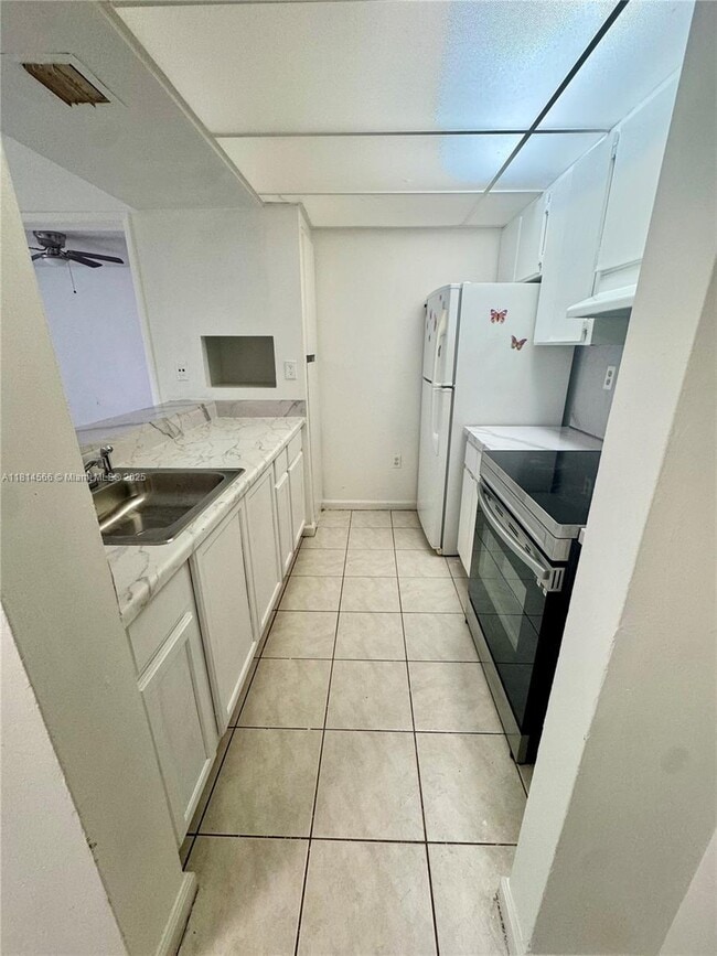 Foto del edificio - 7125 NW 186th St