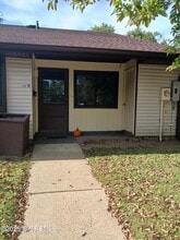Building Photo - 176 Amberly Dr