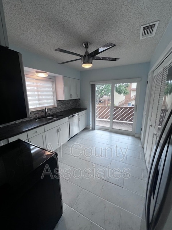Building Photo - 3821 Penrick Dr