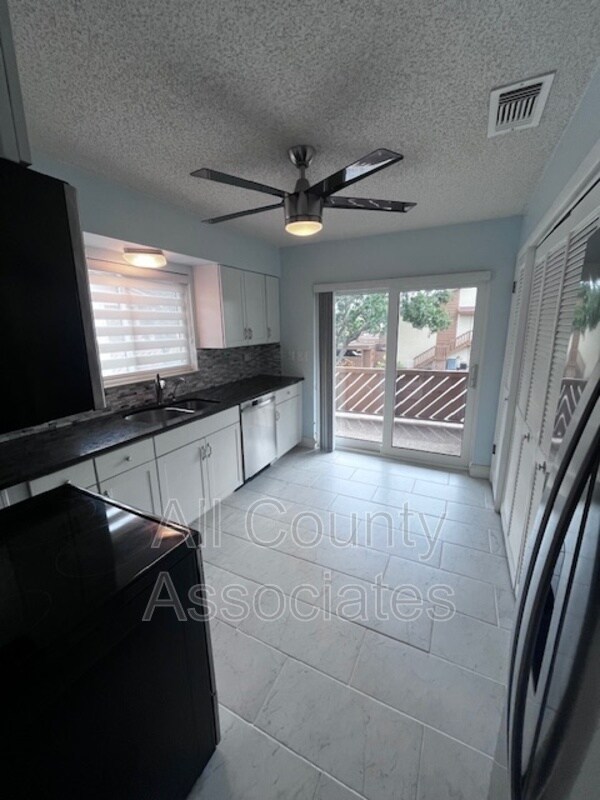 Foto del edificio - 3821 Penrick Dr