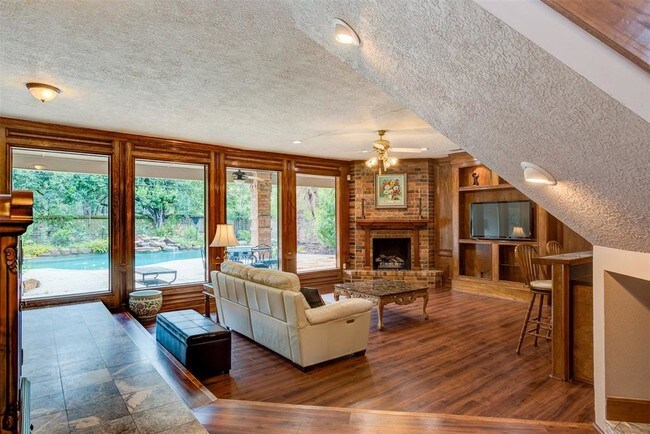Building Photo - 18018 Mahogany Forest Dr