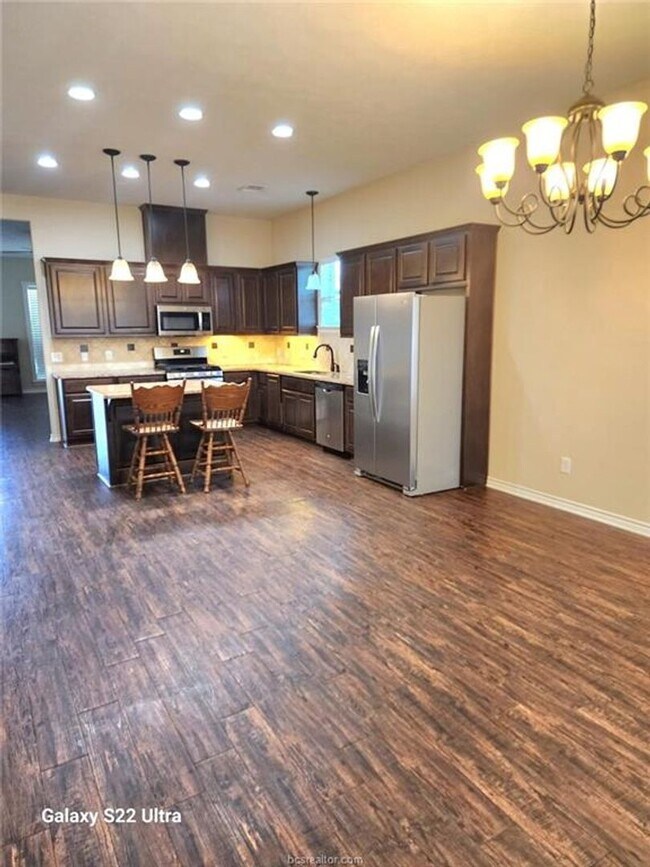 Building Photo - 4 Bedroom, 2 Bath in Dove Crossing Subdivi...