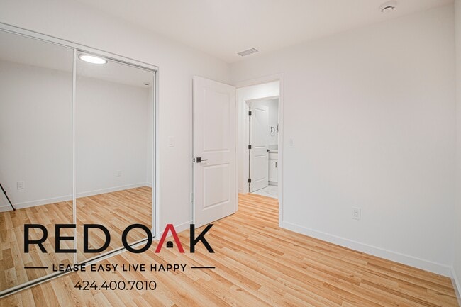 Foto del edificio - 856 W 47th St