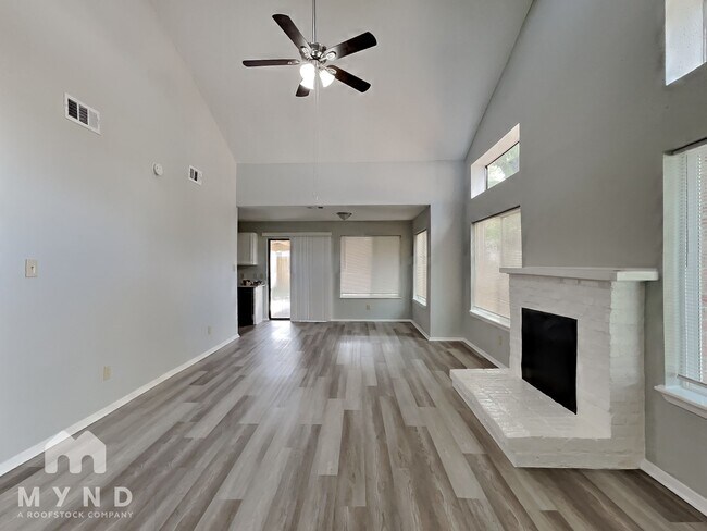 Foto del edificio - 6918 Foxbrook Dr