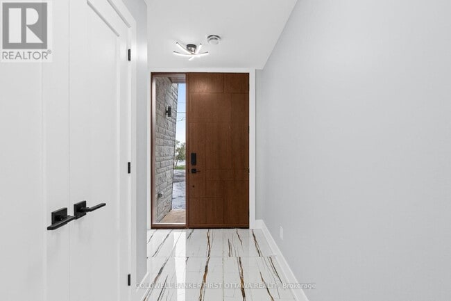Building Photo - 884 Byron Ave