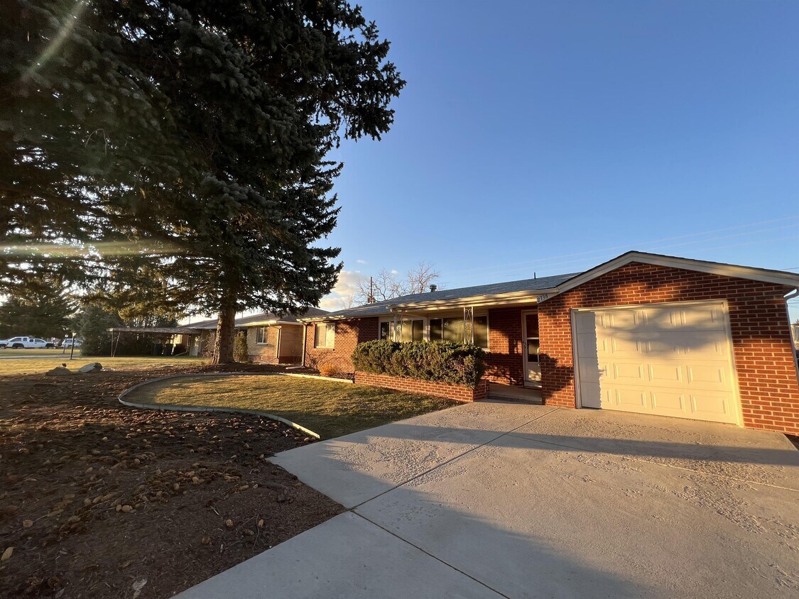 Foto principal - 2738 Deming Blvd