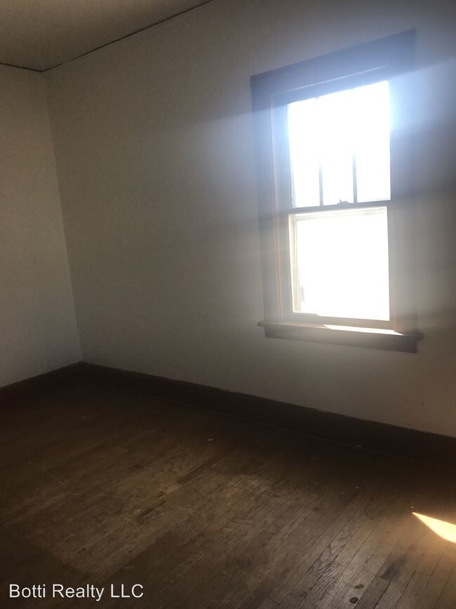 Building Photo - 822 Ferguson St