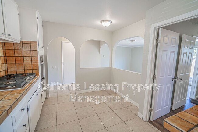 Foto del edificio - 20865 Burbank Blvd