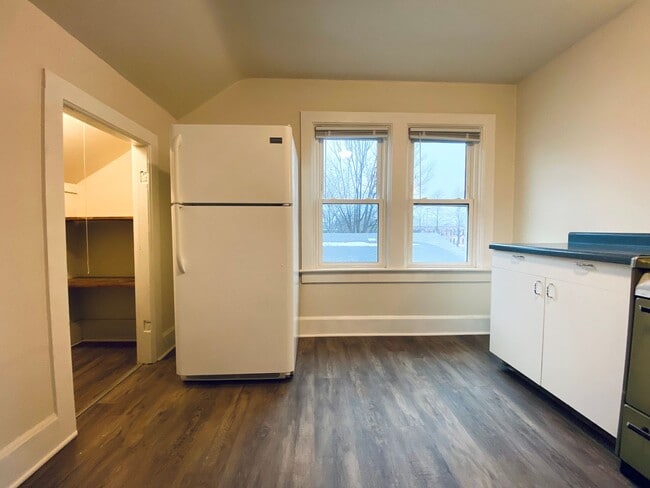 Building Photo - 808 Cherry St