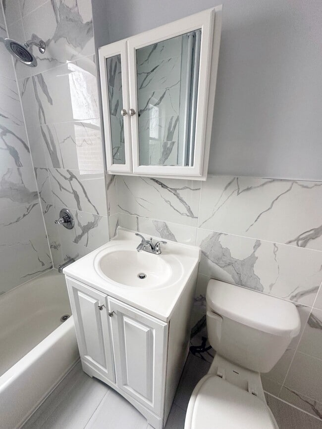 Building Photo - 505 57th St