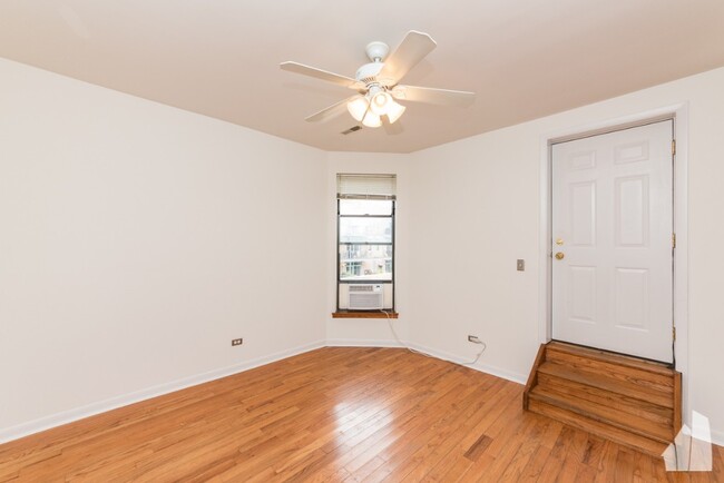 Foto del edificio - 1534 W Monroe St