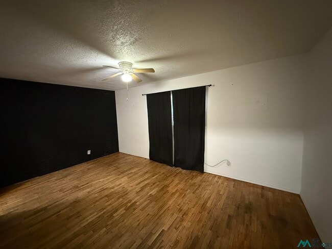 Foto del edificio - 2805 N Brand Dr