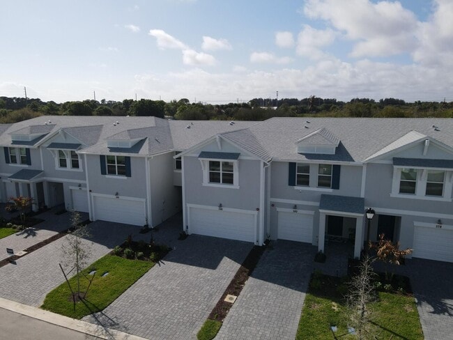 Building Photo - 586 Salisbury Cir