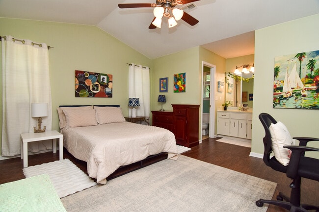 Building Photo - 8591 Waccamaw Ct