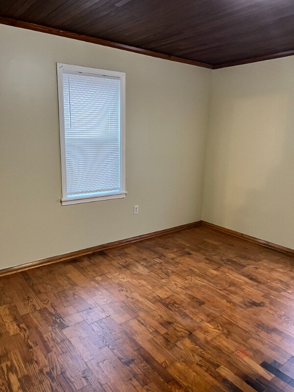 Building Photo - 606 E Maple St